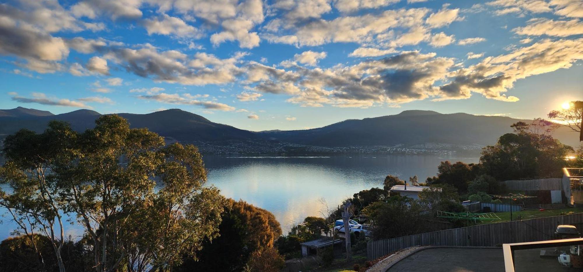 Waterfront Abode - 2 Bedrooms Hobart Kültér fotó