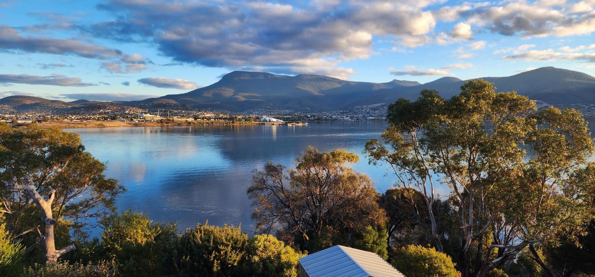 Waterfront Abode - 2 Bedrooms Hobart Kültér fotó